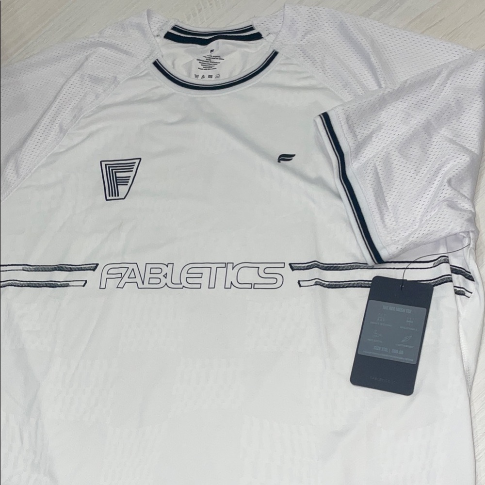 New Fabletics White and Black Men's Rec Mesh Tee